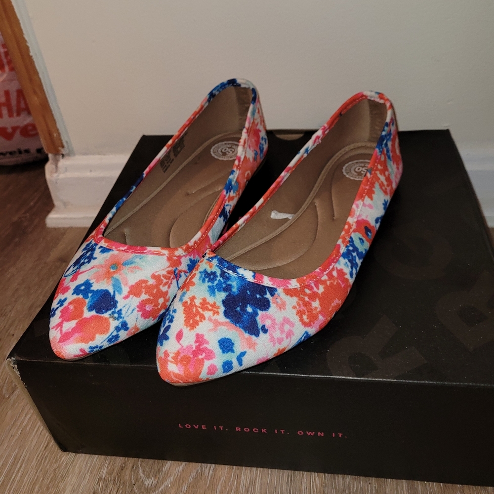 NWOT SO Flats